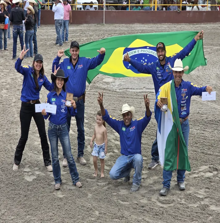 DELEGAÇÃO BRASILEIRA, CAMPEÕES NAS COMPETIÇÕES MUNDIAL ABERTO TRÊS TAMBORES E PARAEQUESTRE, NO PANAMÁ!
