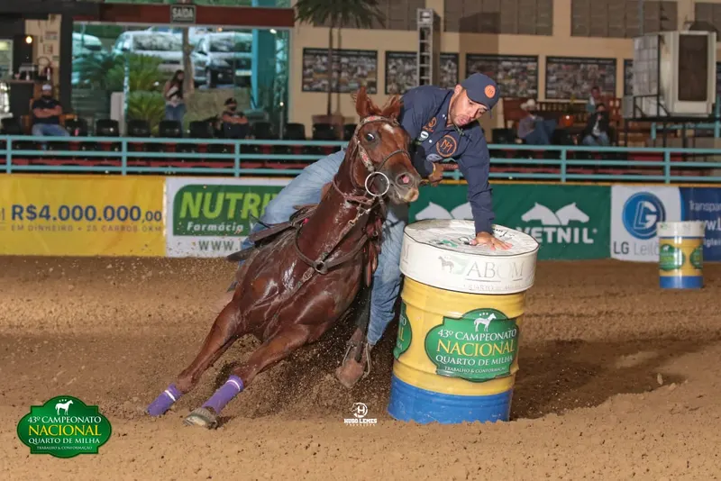 O fenômeno, Sidnei Junior na sela da Natovas Zoom Red ME, abre o 43º Campeonato Nacional ABQM, fazendo bonito e voando baixo