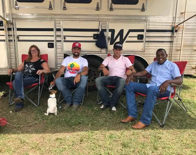 Dobradinha dos irmãos Peixoto na 1ª etapa do 8º Circuito Barrel Race NBHA